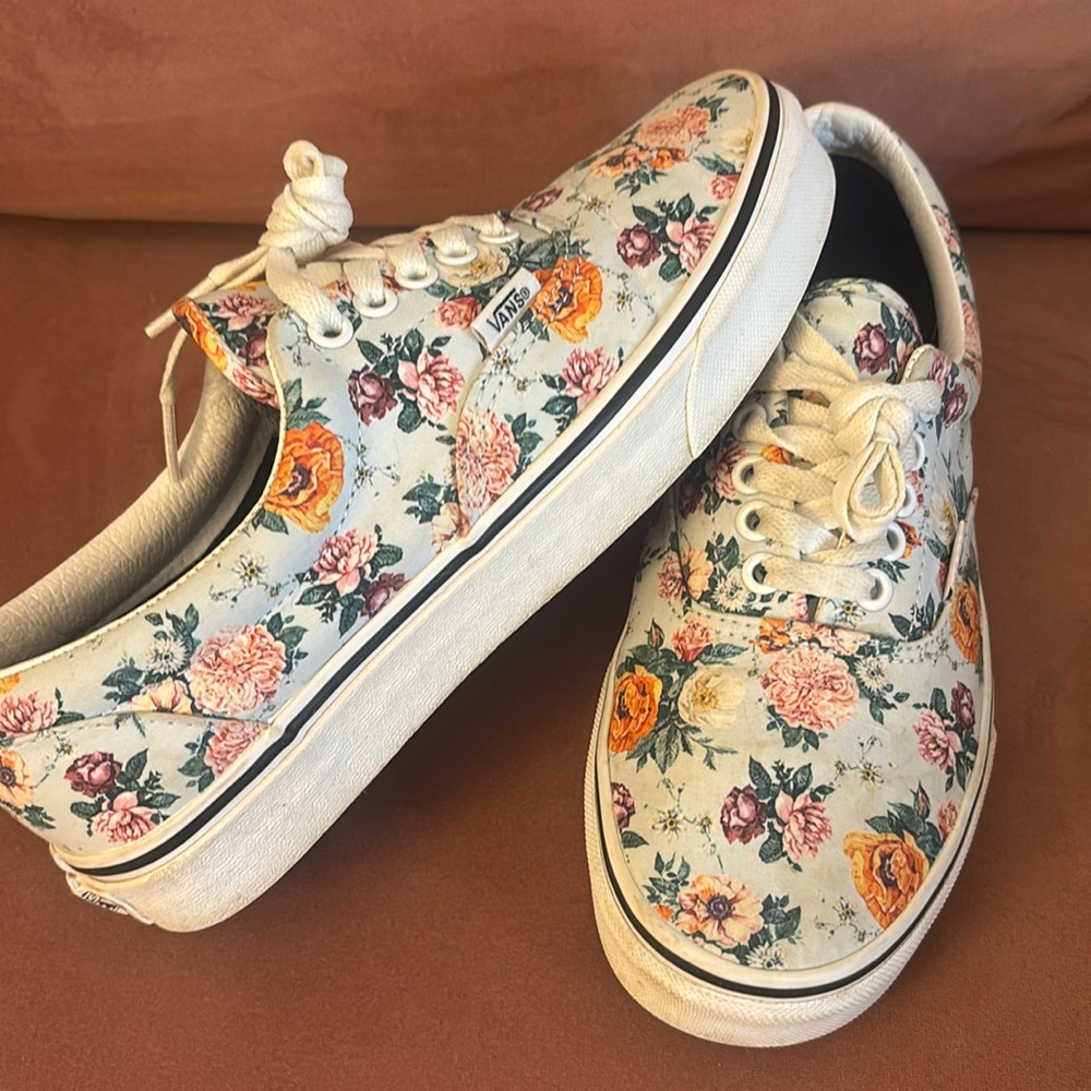 Women’s Vans NWOT